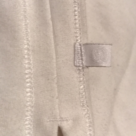 Lululemon withe top - Picture 3 of 6